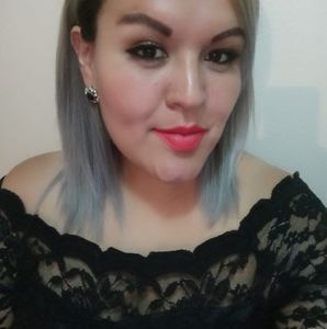 Meet your Posher, Perla